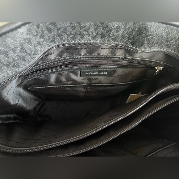 🖤Michael Kors Signature Black Tote Bag🖤 - Picture 11 of 14